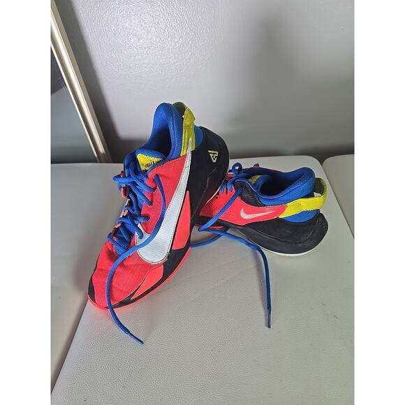 Nike Zoom Freak 2 CN8574-606 Red Basketball Shoes Sneakers Size 7Y - Picture 1 of 9